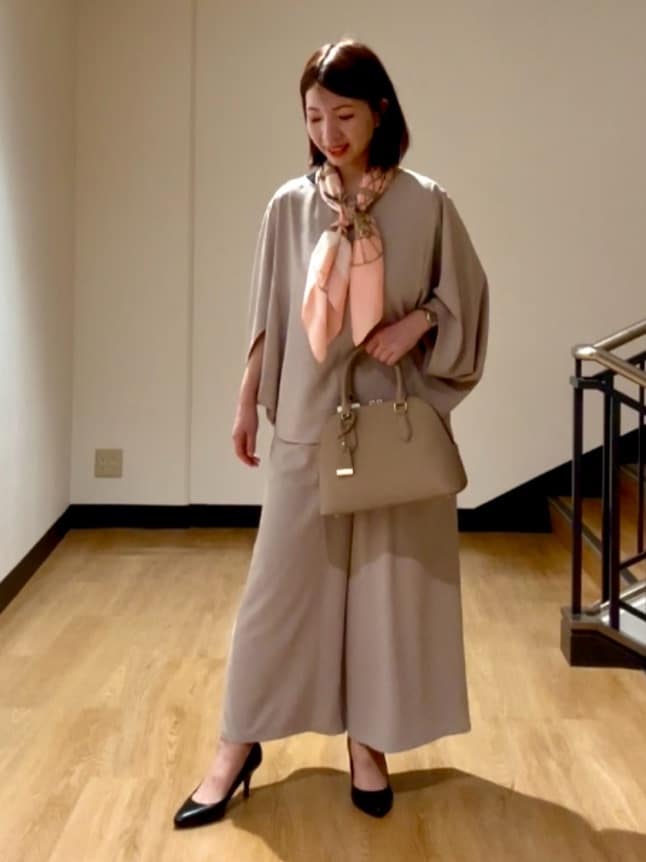 MIKIKOさんの「UNTITLED｜◆【セットアップ可/接触冷感/イージーケア/体型カバー】リラクミスト モモンガブラウス」を使ったコーディネート