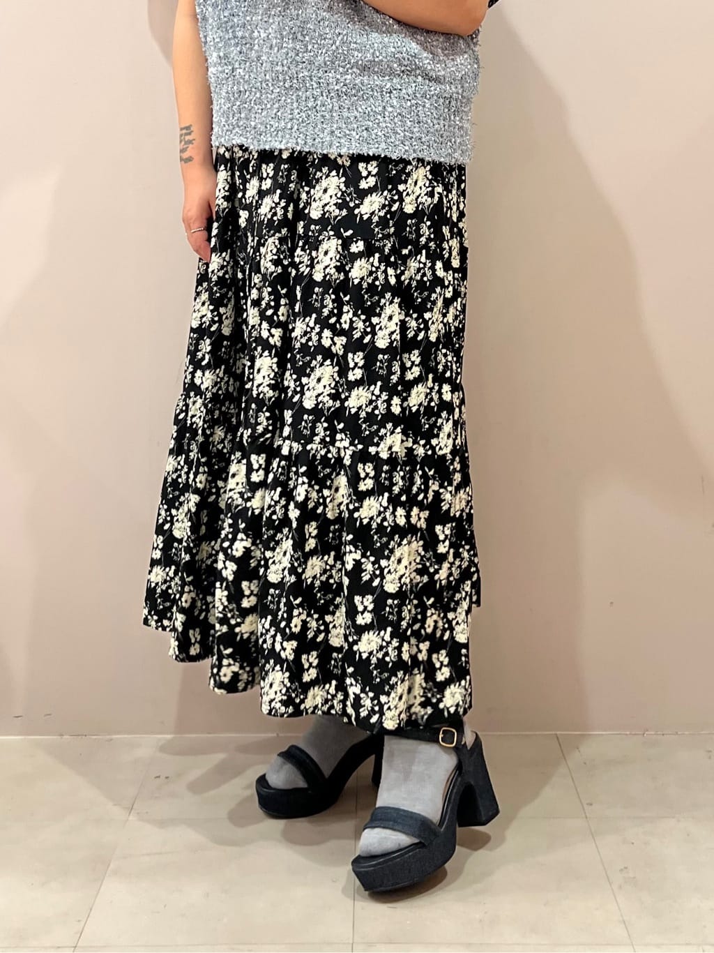 TAKAさんの「ESPERANZA｜アンクルベルトサンダル」を使ったコーディネート