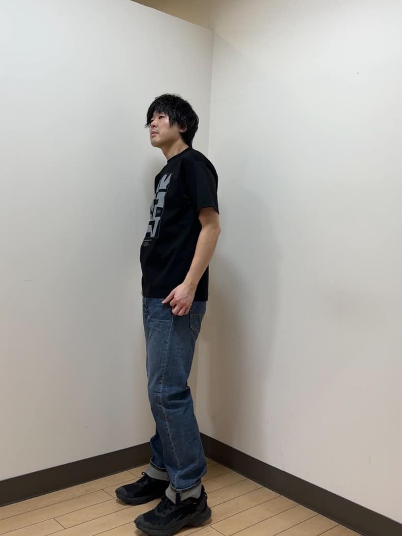 あきやまさんの「TAKEO KIKUCHI｜【モンスターストレッチ】日本製 ウォッシュド デニムパンツ」を使ったコーディネート