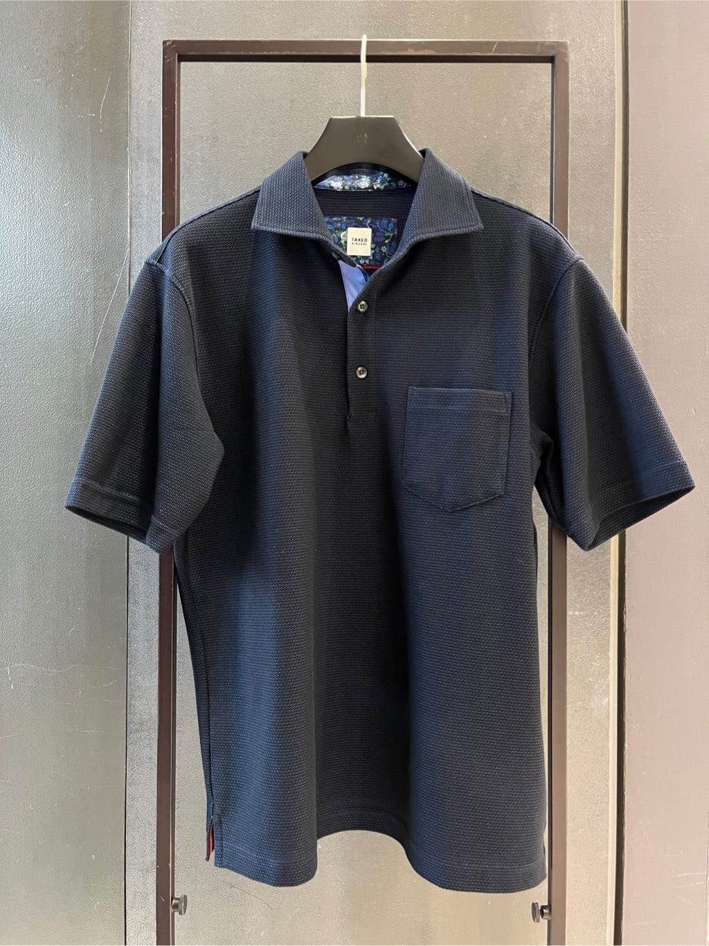 uedaさんの「TAKEO KIKUCHI｜【抗菌防臭／9色5サイズ展開】ハニカムメランジ ポロシャツ」を使ったコーディネート