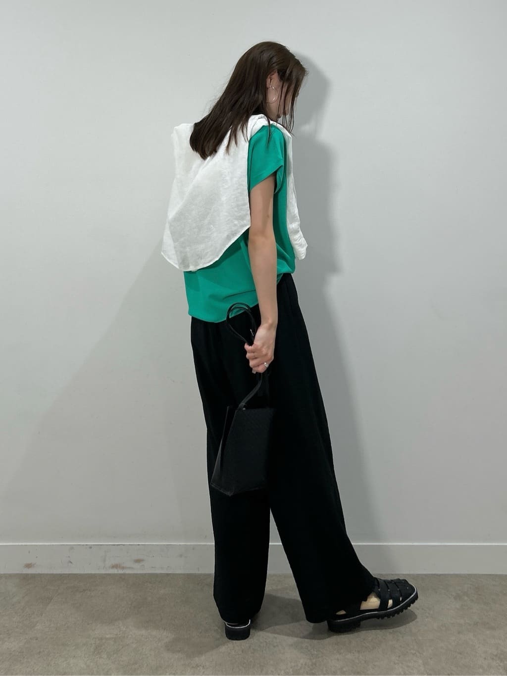 mitsukiさんの「INDIVI｜【洗える／UVケア／SETUP可能】ドロストワイドパンツ」を使ったコーディネート