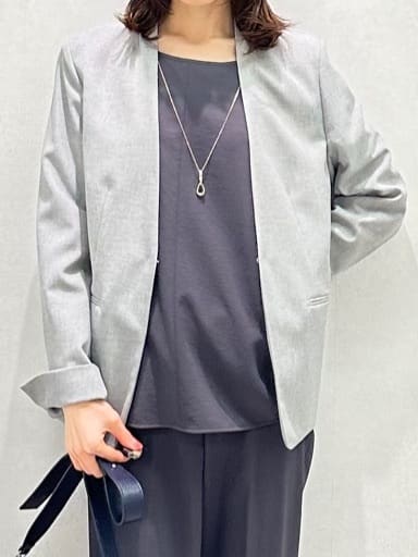 Miwaさんの「UNTITLED｜【手洗い／88cm正方形】シアー素材チェーン柄スカーフ」を使ったコーディネート