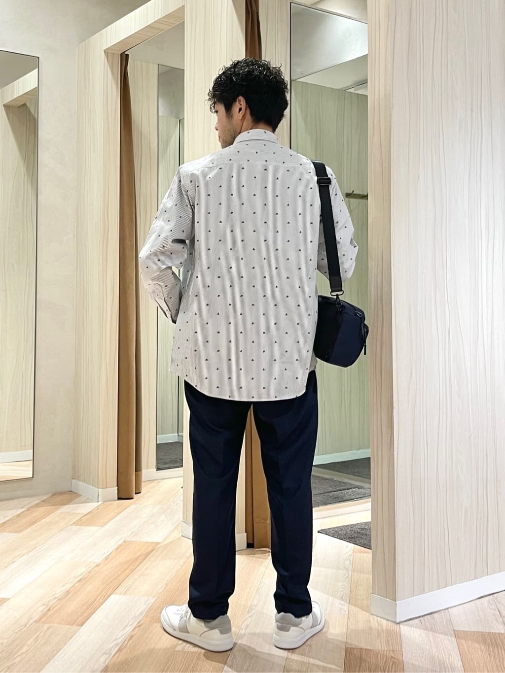 URAさんの「TAKEO KIKUCHI｜ハットモチーフ ジャカード ストライプ シャツ」を使ったコーディネート