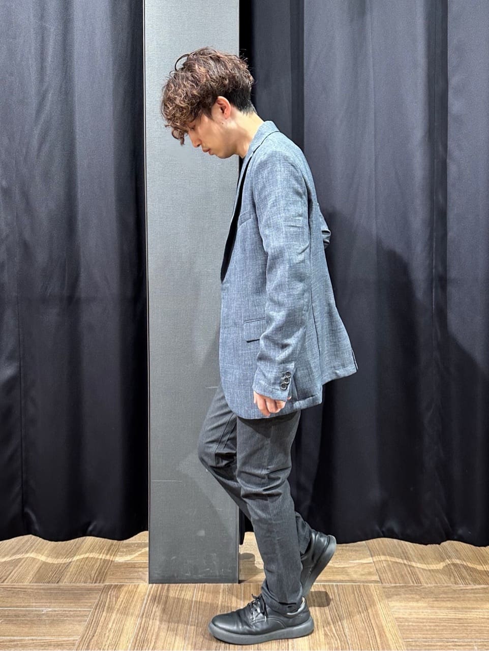 tomoyaさんの「THE SHOP TK｜【オールシーズン穿ける！】7DAYSストレッチへリンボンパンツ　ON&hArr;OFF兼用」を使ったコーディネート