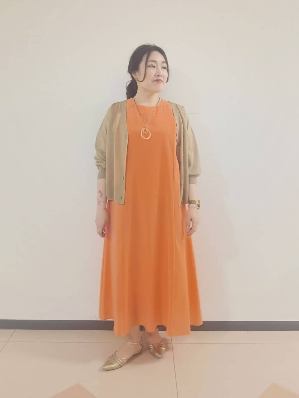 kaoさんの「INDIVI｜◆【大人シアーラメ】きれいめニットカーディガン」を使ったコーディネート
