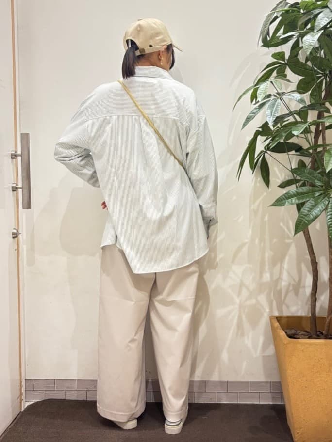 TOWAさんの「SHOO･LA･RUE｜【折りたたみ傘/晴雨兼用】【Wpc．】遮光軽量プリント柄 ミニ」を使ったコーディネート