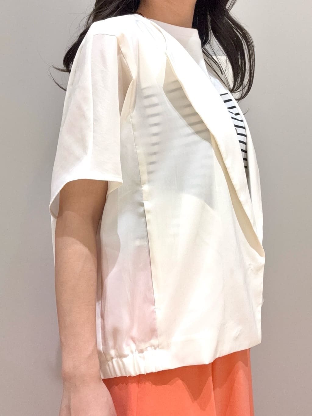 yuriさんの「INDIVI｜◆【通気性◎撥水／UVケア】フレンチスリーブ ブラウスライクジャケット」を使ったコーディネート