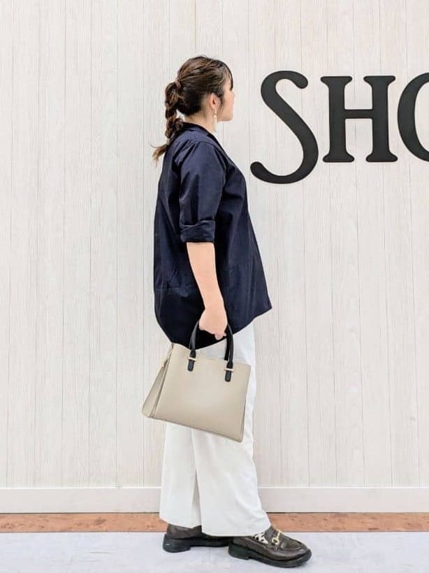 さくみぃさんの「SHOO･LA･RUE｜◆【洗える/S-LL】きれいに体型カバーが叶うチュニックシャツ」を使ったコーディネート