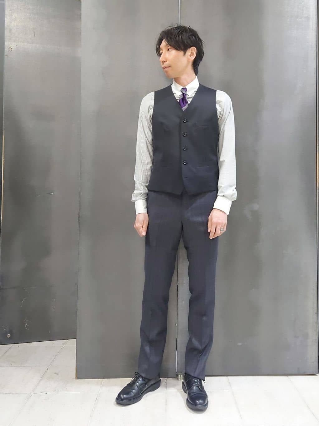 kawamuさんの「TAKEO KIKUCHI｜【冠婚葬祭/3ピース対応】サージ ベスト」を使ったコーディネート