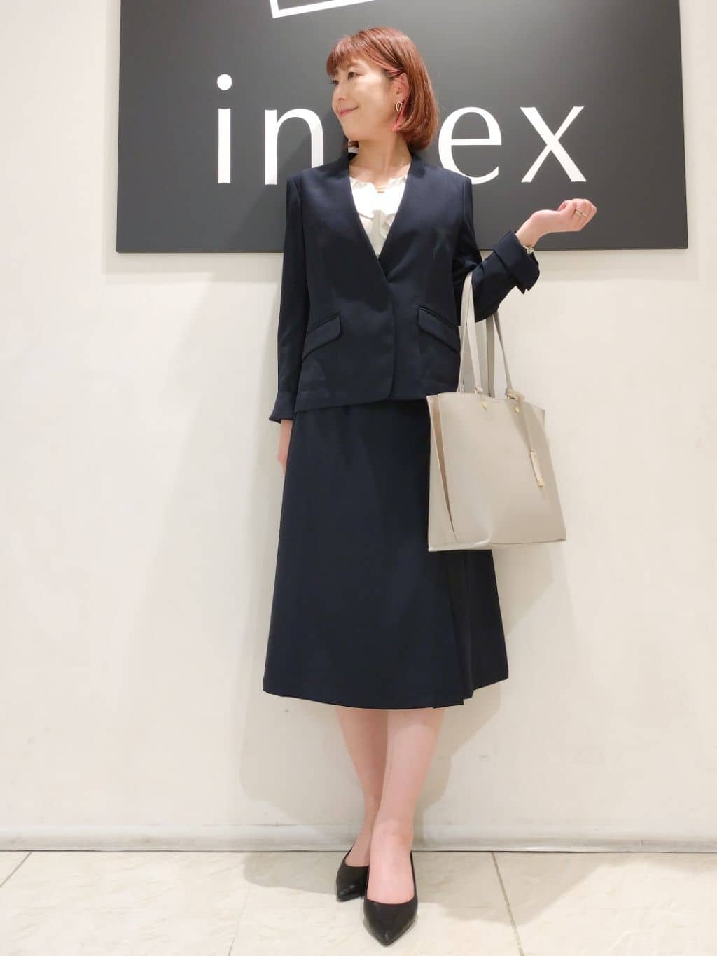 n.さんの「index｜◆フリルバーデザインブラウス【洗濯機洗い可／イージーアイロン／防シワ】」を使ったコーディネート