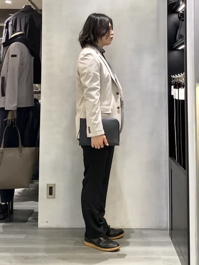nishiさんの「TAKEO KIKUCHI｜【ONOFF対応】TRダブルニット ストレッチパンツ」を使ったコーディネート