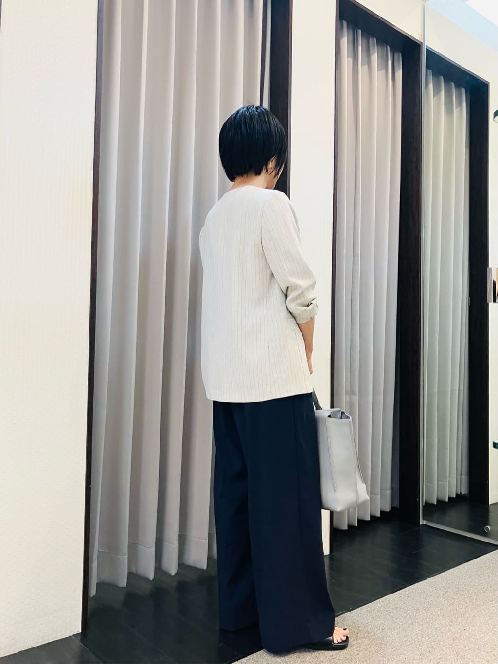 AYAさんの「INDIVI｜【褒められパンツ／洗える／ウエストゴム】ワイドタックパンツ」を使ったコーディネート