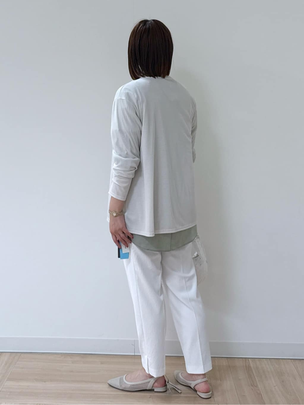 amiさんの「Reflect｜◆【マシンウォッシュ可】リラクシーセンタープレスパンツ」を使ったコーディネート