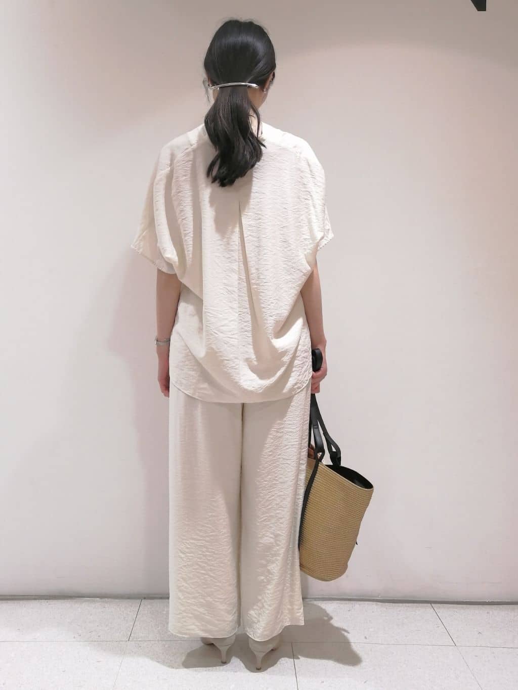 ayanoさんの「INDIVI｜【洗える／UVケア／SETUP可能】ドロストワイドパンツ」を使ったコーディネート