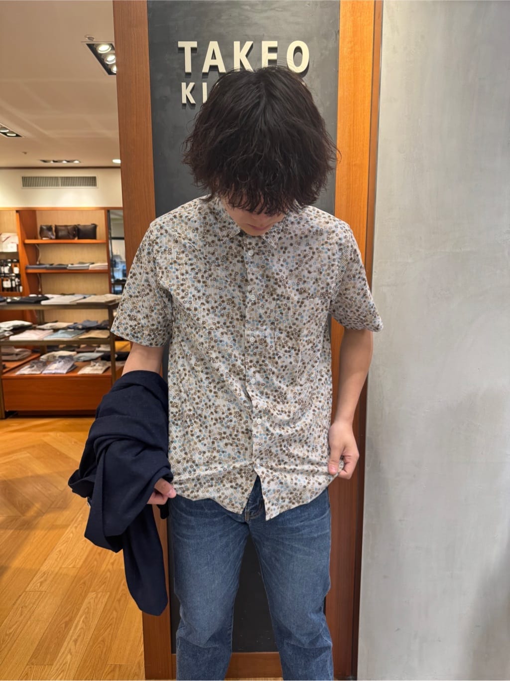 たくやさんの「TAKEO KIKUCHI｜【モンスターストレッチ】日本製 ウォッシュド デニムパンツ」を使ったコーディネート