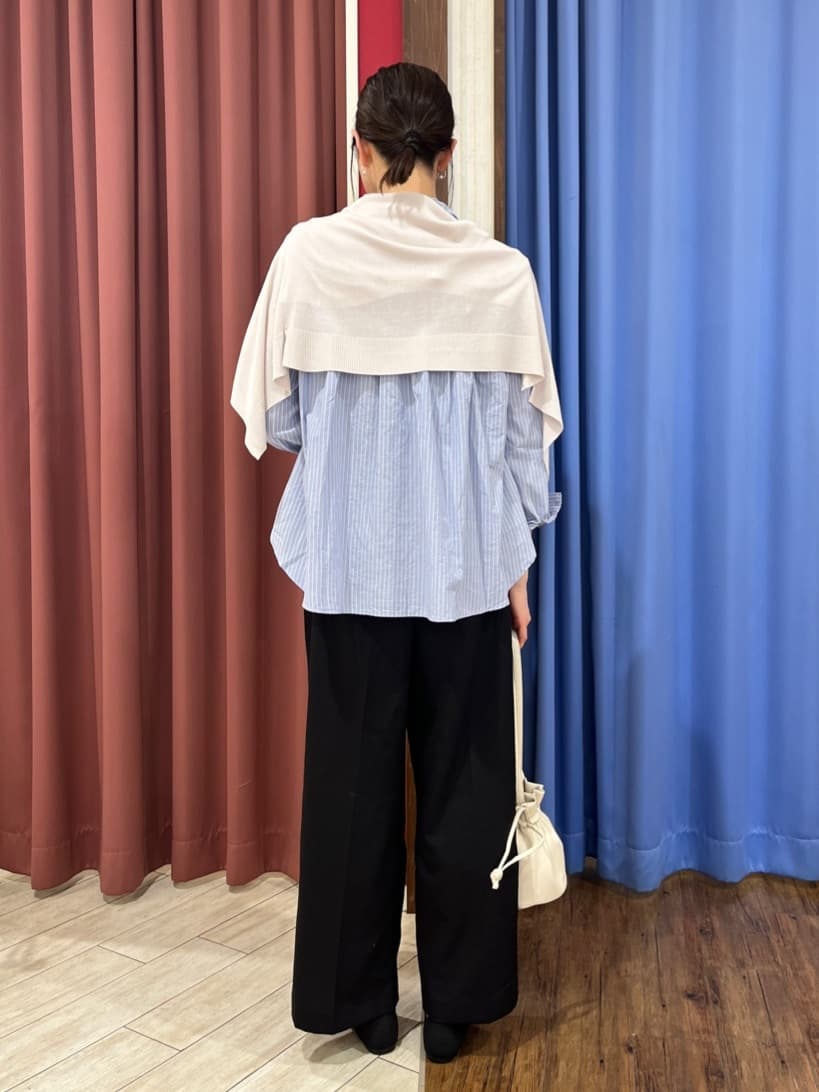 muさんの「SHOO･LA･RUE｜◆【洗える】バックギャザーがポイント 綿ワッシャー前開きシャツ」を使ったコーディネート