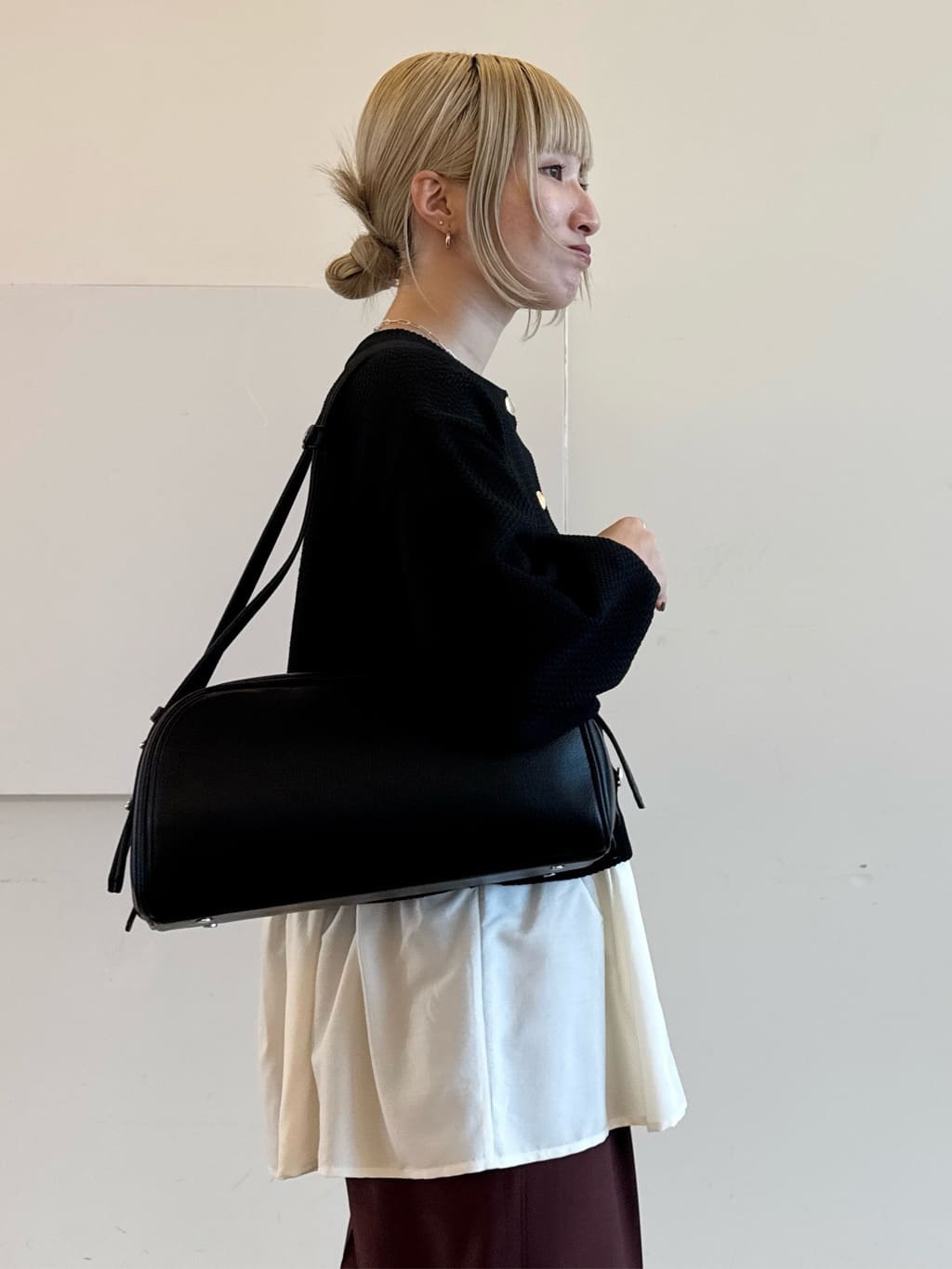 omaさんの「THE SHOP TK｜◆布帛ドッキングメッシュカーデ」を使ったコーディネート
