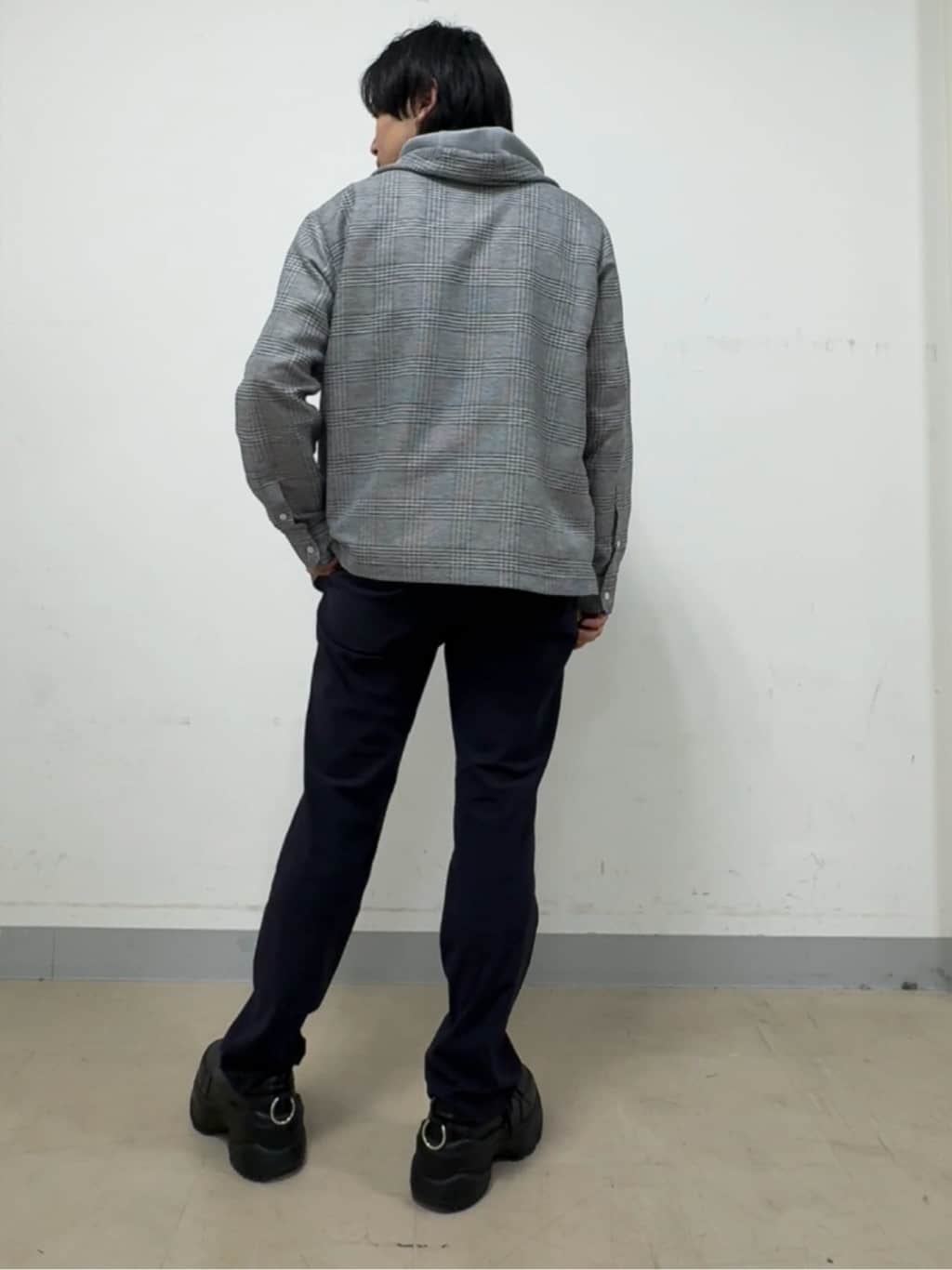 溝端佑太朗さんの「TAKEO KIKUCHI｜◆サイドゴアウエスト ストレートパンツ」を使ったコーディネート