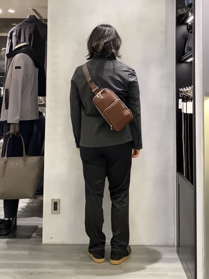 nishiさんの「TAKEO KIKUCHI｜【ONOFF対応】TRダブルニット ストレッチパンツ」を使ったコーディネート