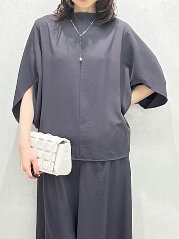 Miwaさんの「UNTITLED｜【手洗い／88cm正方形】シアー素材チェーン柄スカーフ」を使ったコーディネート