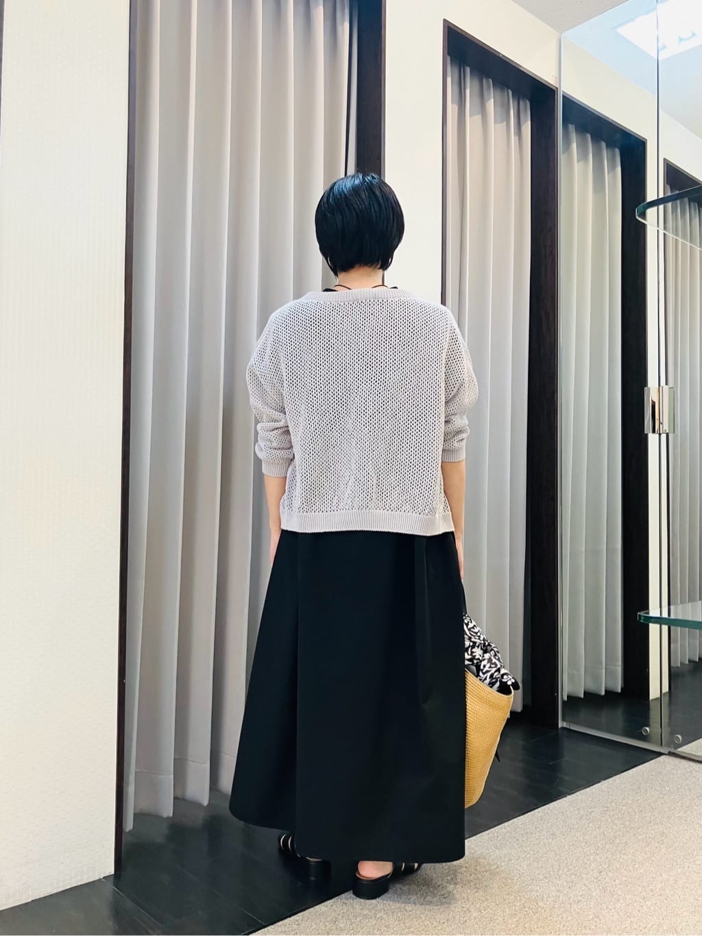 AYAさんの「INDIVI｜【90cm四方】ボタニカル柄大判スカーフ」を使ったコーディネート