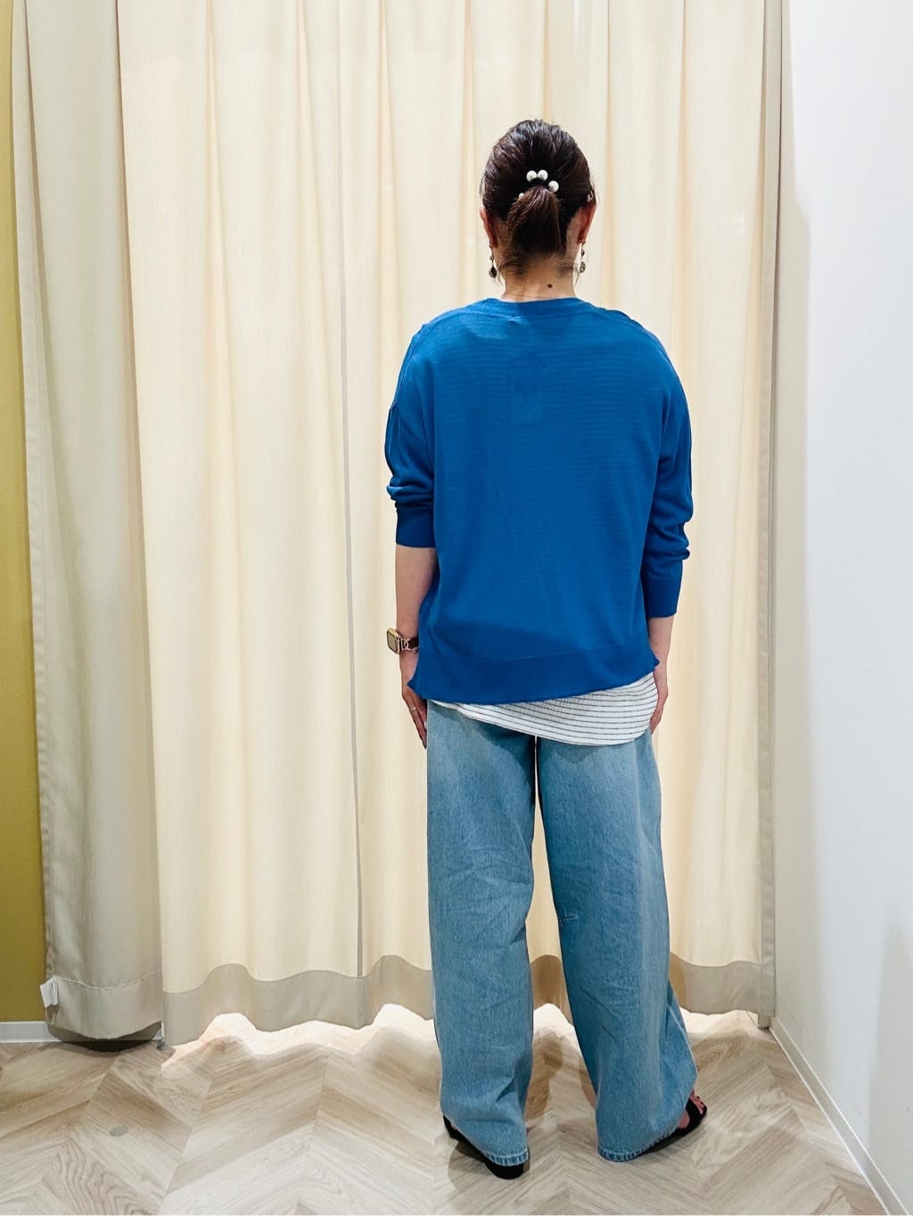 ちはるさんの「SHOO･LA･RUE｜【洗える】ひんやりさらっと 大人のシアーカーディガン」を使ったコーディネート