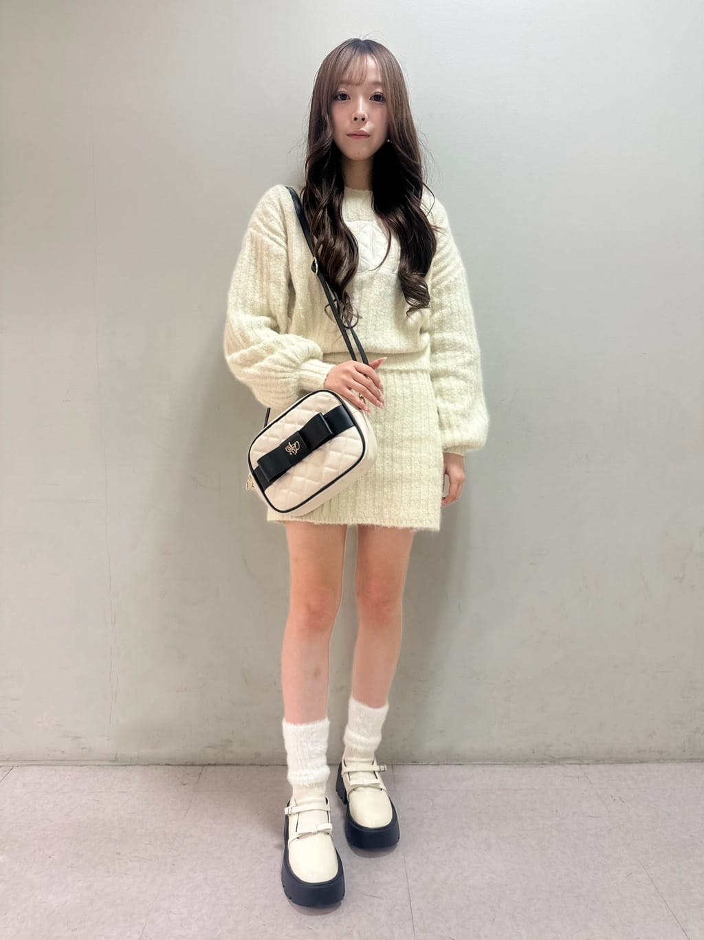ayakaさんの「ESPERANZA｜厚底 リボン付きダブルストラップパンプス」を使ったコーディネート