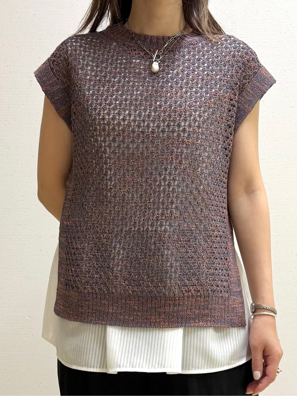 mamiさんの「INDIVI｜【洗える／レイヤードにも活躍】ペプラムインナートップス」を使ったコーディネート