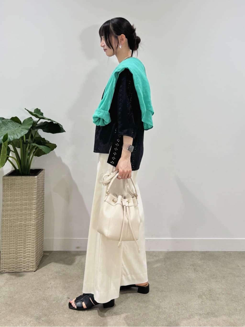 ibukiさんの「INDIVI｜◆【刺繍／レース】スラッシュネックブラウス」を使ったコーディネート