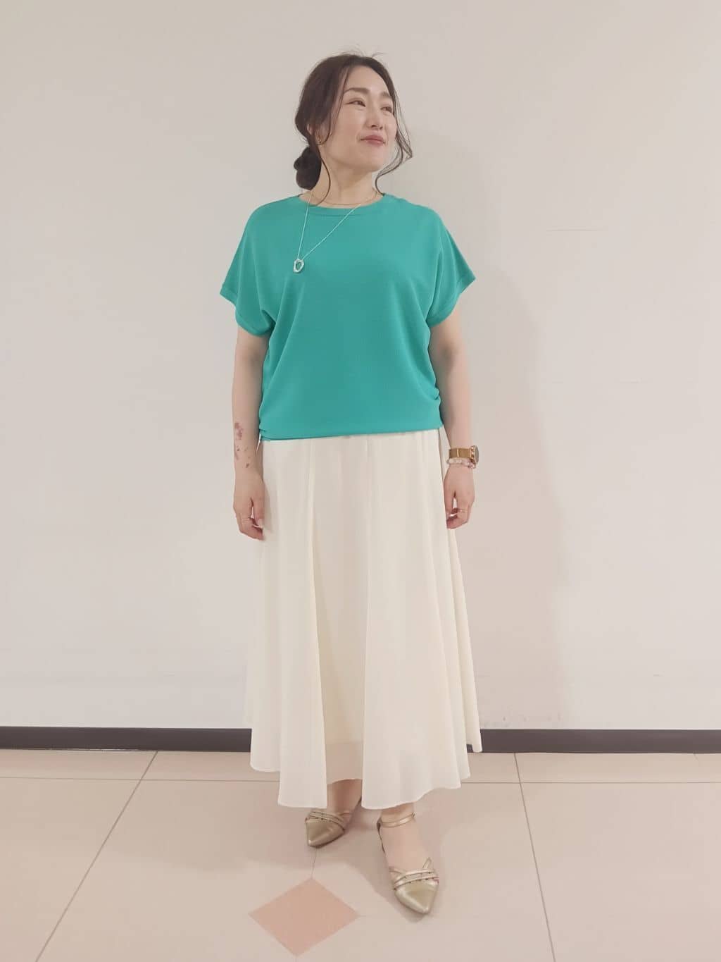 kaoさんの「INDIVI｜◆新色登場！【洗える／清涼感】レーヨンストレッチ フレンチスリーブニット」を使ったコーディネート