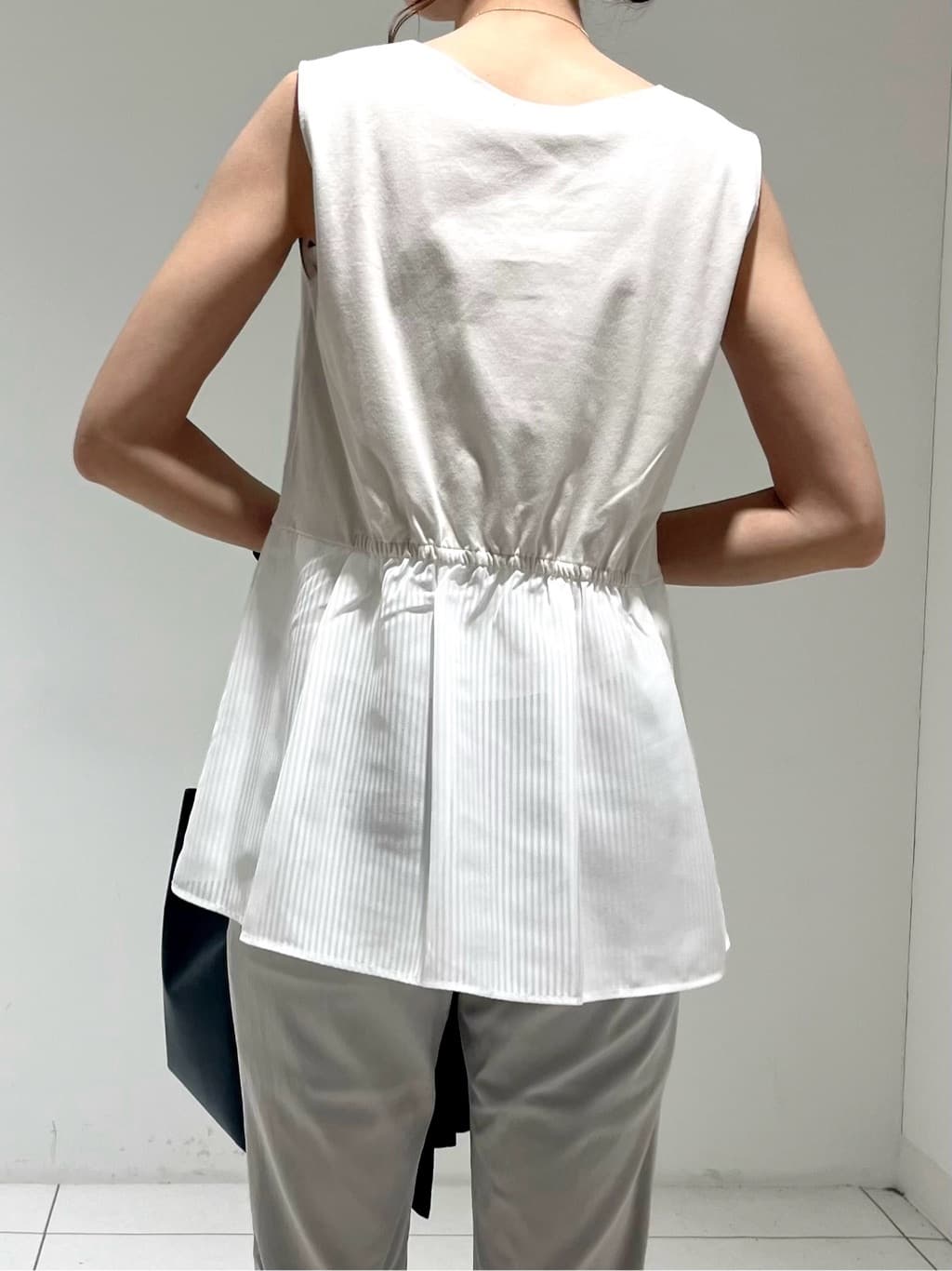 shioriさんの「INDIVI｜【洗える／レイヤードにも活躍】ペプラムインナートップス」を使ったコーディネート