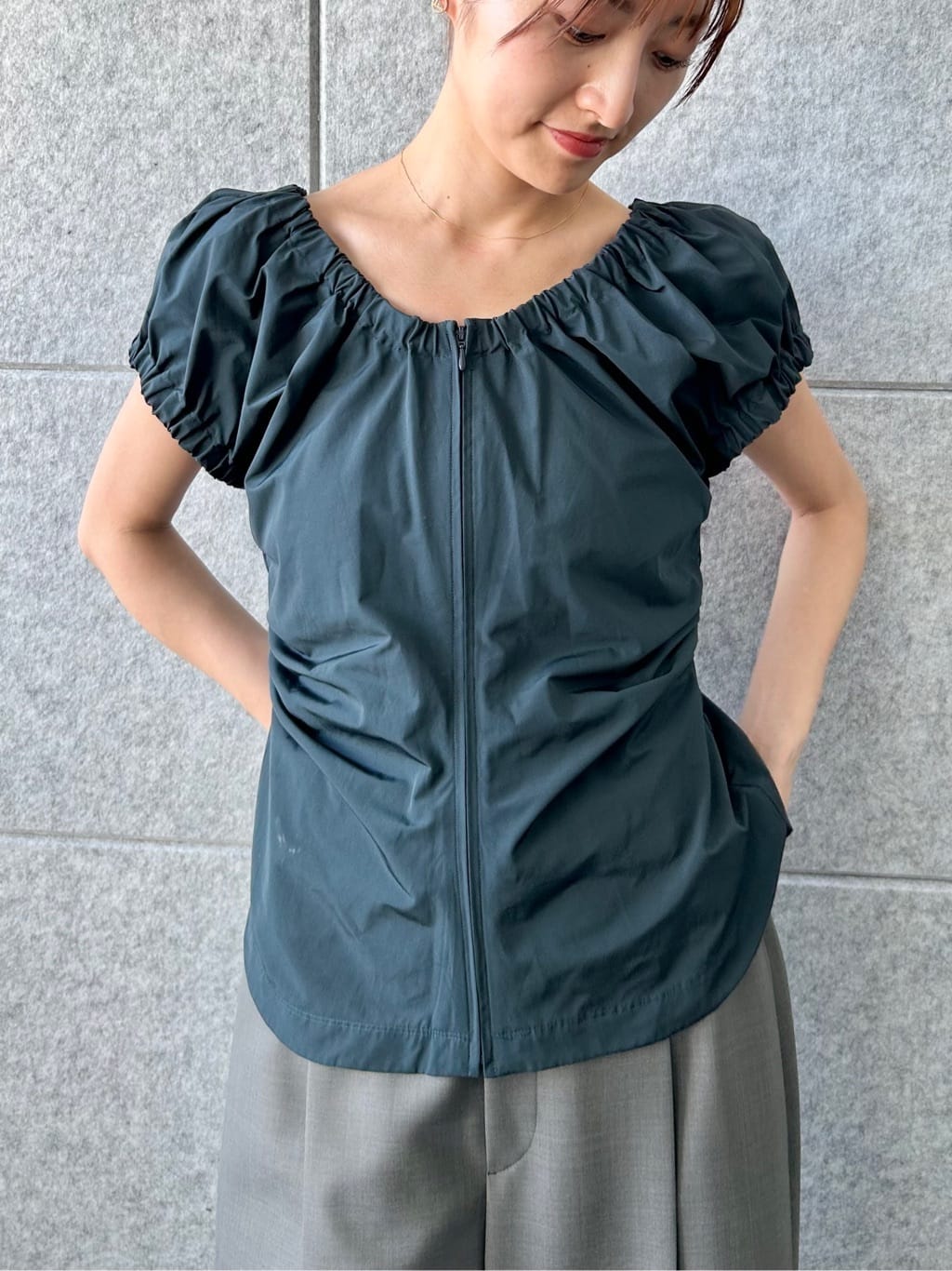 harunaさんの「CODE A｜sporty gathered blouse」を使ったコーディネート