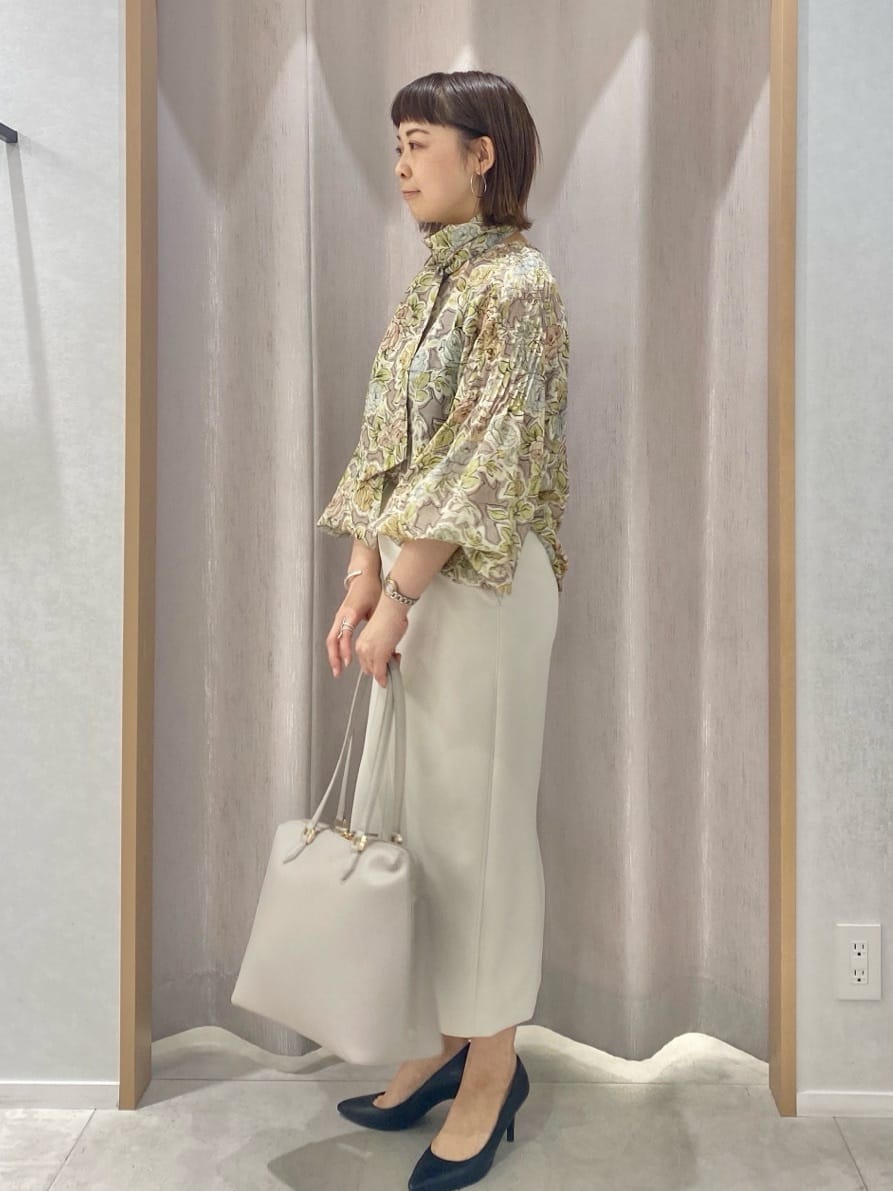 AKKOさんの「UNTITLED｜◆【セットアップ可能】オールドフラワー プリントブラウス」を使ったコーディネート