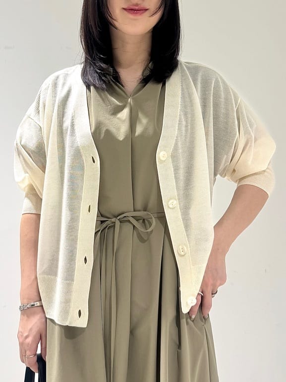 そんさんの「INDIVI｜【90cm四方】ボタニカル柄大判スカーフ」を使ったコーディネート
