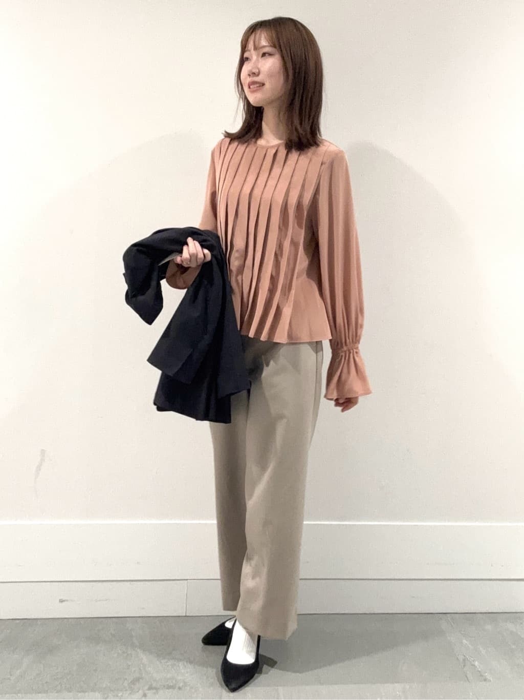 mioさんの「UNTITLED｜◆【後ろウエストゴム/洗える】梳毛調ソフトワイドパンツ」を使ったコーディネート