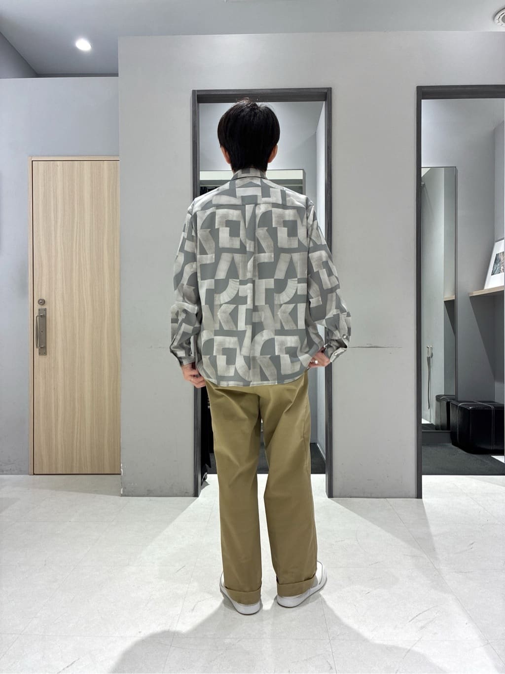 わいずみさんの「TAKEO KIKUCHI｜【多機能・軽量】シャドーライン リュック」を使ったコーディネート