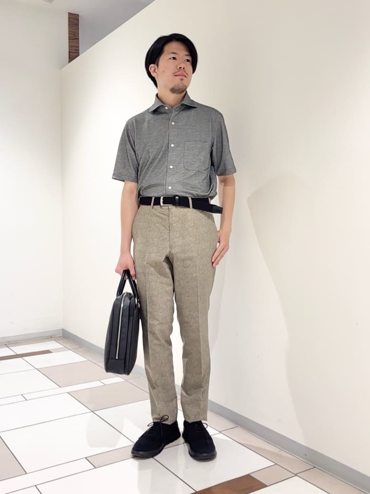 及川さんの「TAKEO KIKUCHI｜【抗菌防臭】COOL DOTS（R）ドビープリント パンツ」を使ったコーディネート