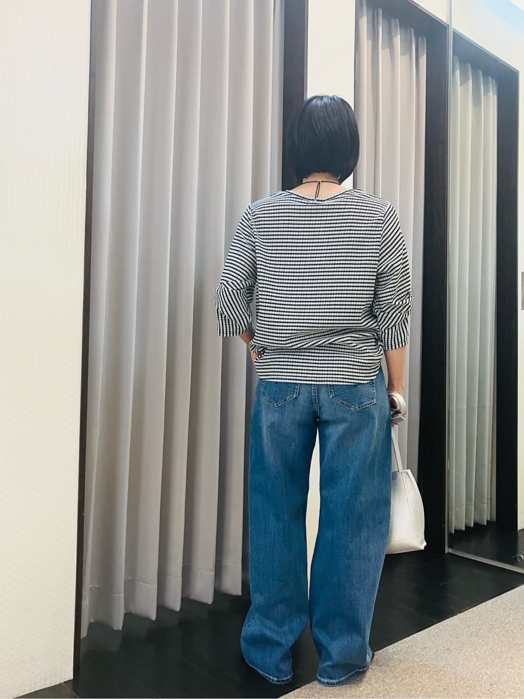 AYAさんの「INDIVI｜【褒められデニム】ワイドストレート デニムパンツ」を使ったコーディネート