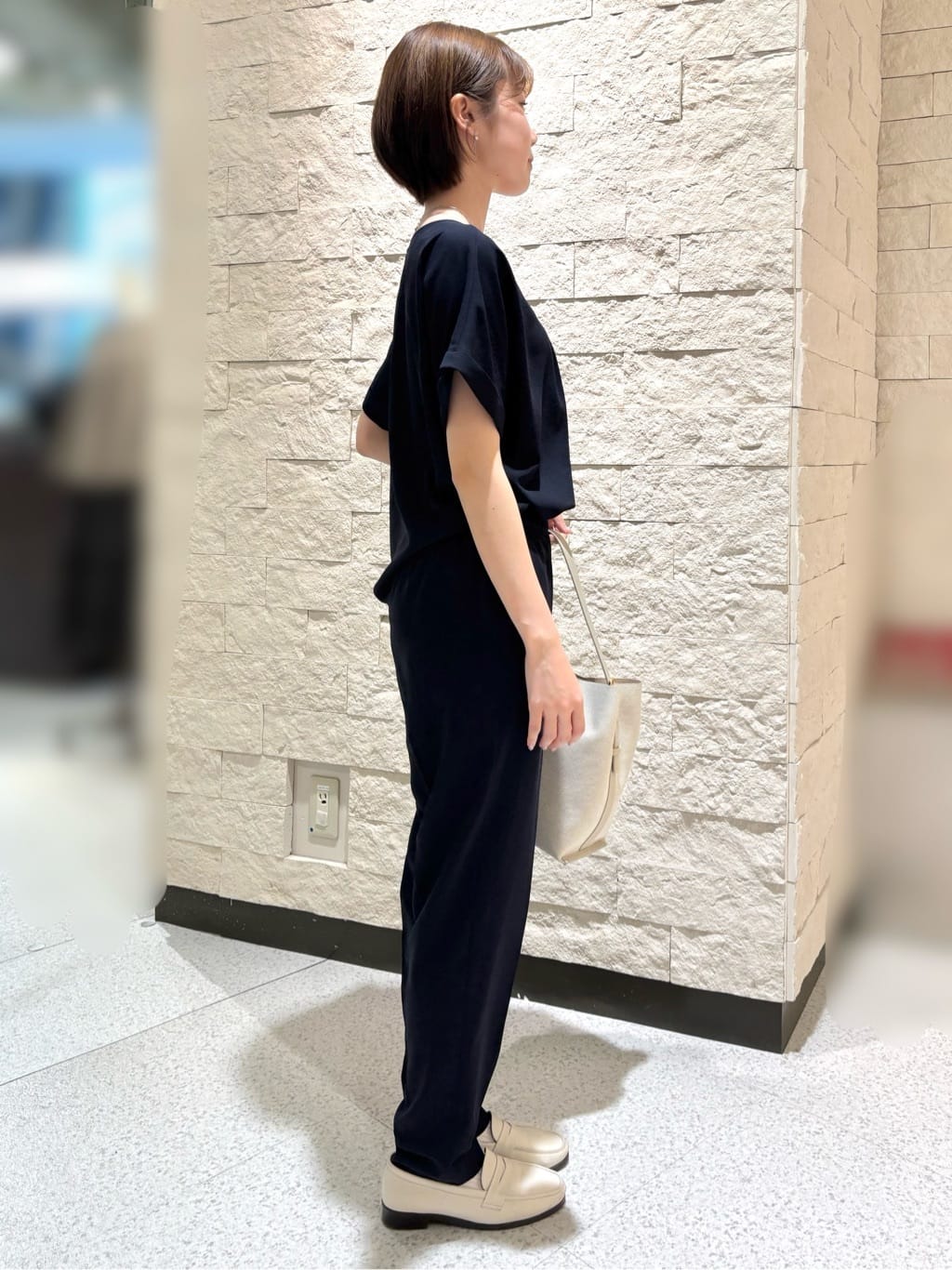 mioさんの「UNTITLED｜◆【セットアップ可能/接触冷感/イージーケア/ウエストゴム仕様】リラクミスト テーパードパンツ」を使ったコーディネート