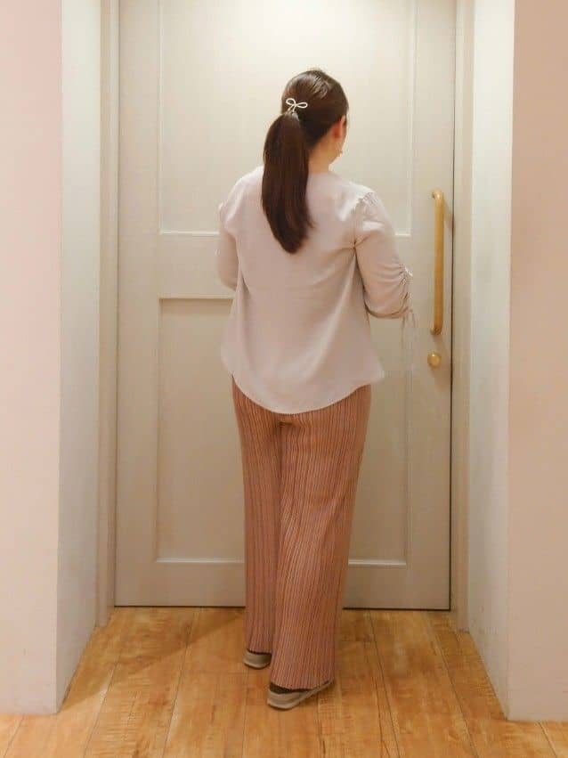 ななこさんの「SHOO･LA･RUE｜◆【洗える】楽してほっそり見え カットプリーツパンツ」を使ったコーディネート