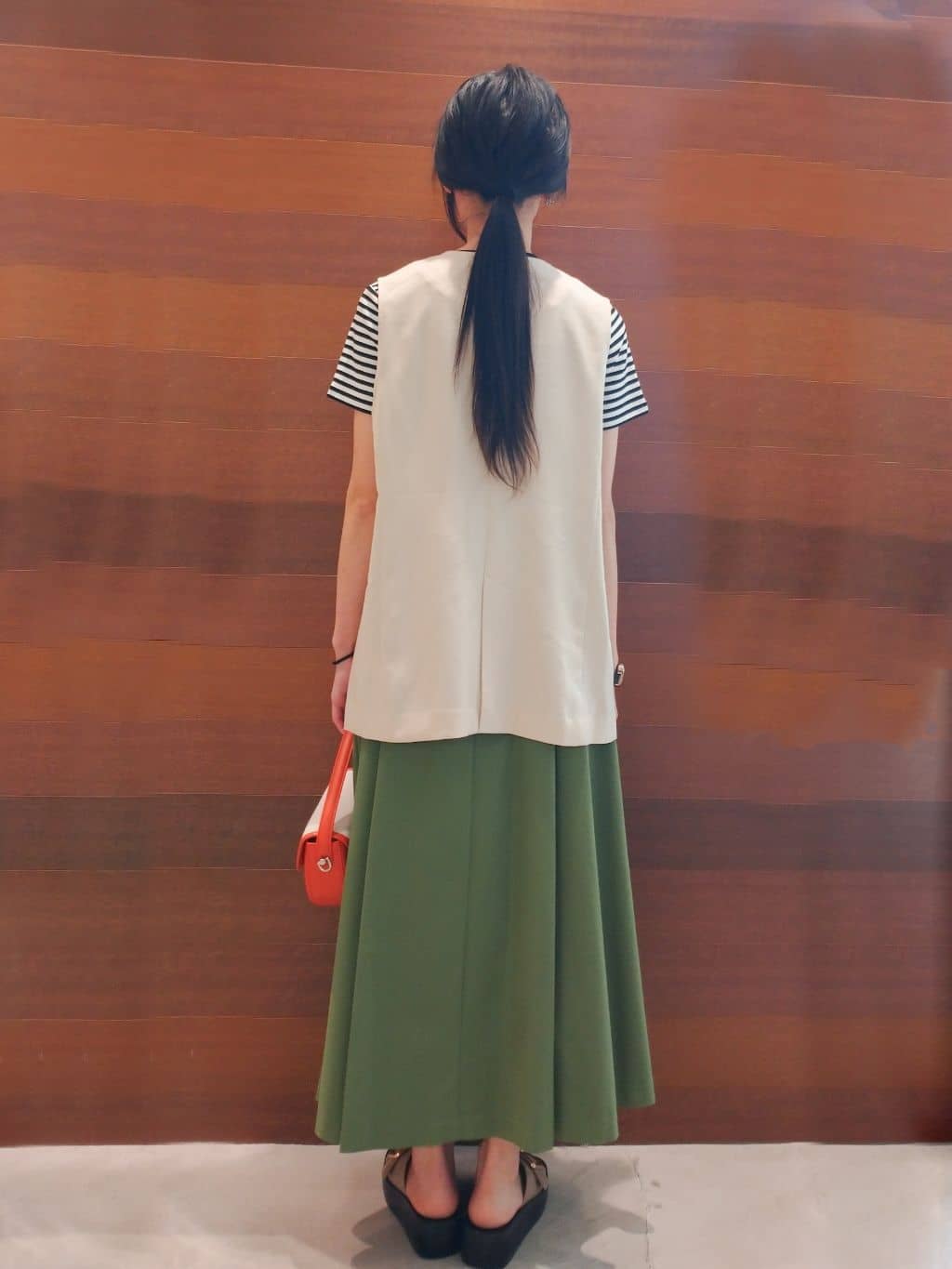 yuriさんの「OPAQUE.CLIP｜◆ノーカラーVネックジレ／セットアップ対応【洗濯機洗い可】」を使ったコーディネート