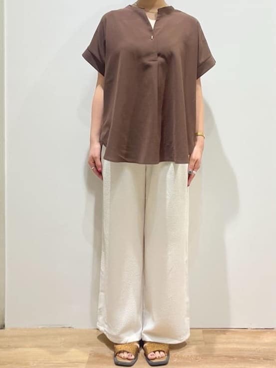 chiakiさんの「OPAQUE.CLIP｜《7色展開／SS-LLサイズ》ストレッチスキッパーブラウス／セットアップ対応【洗濯機洗い可／防シワ】」を使ったコーディネート