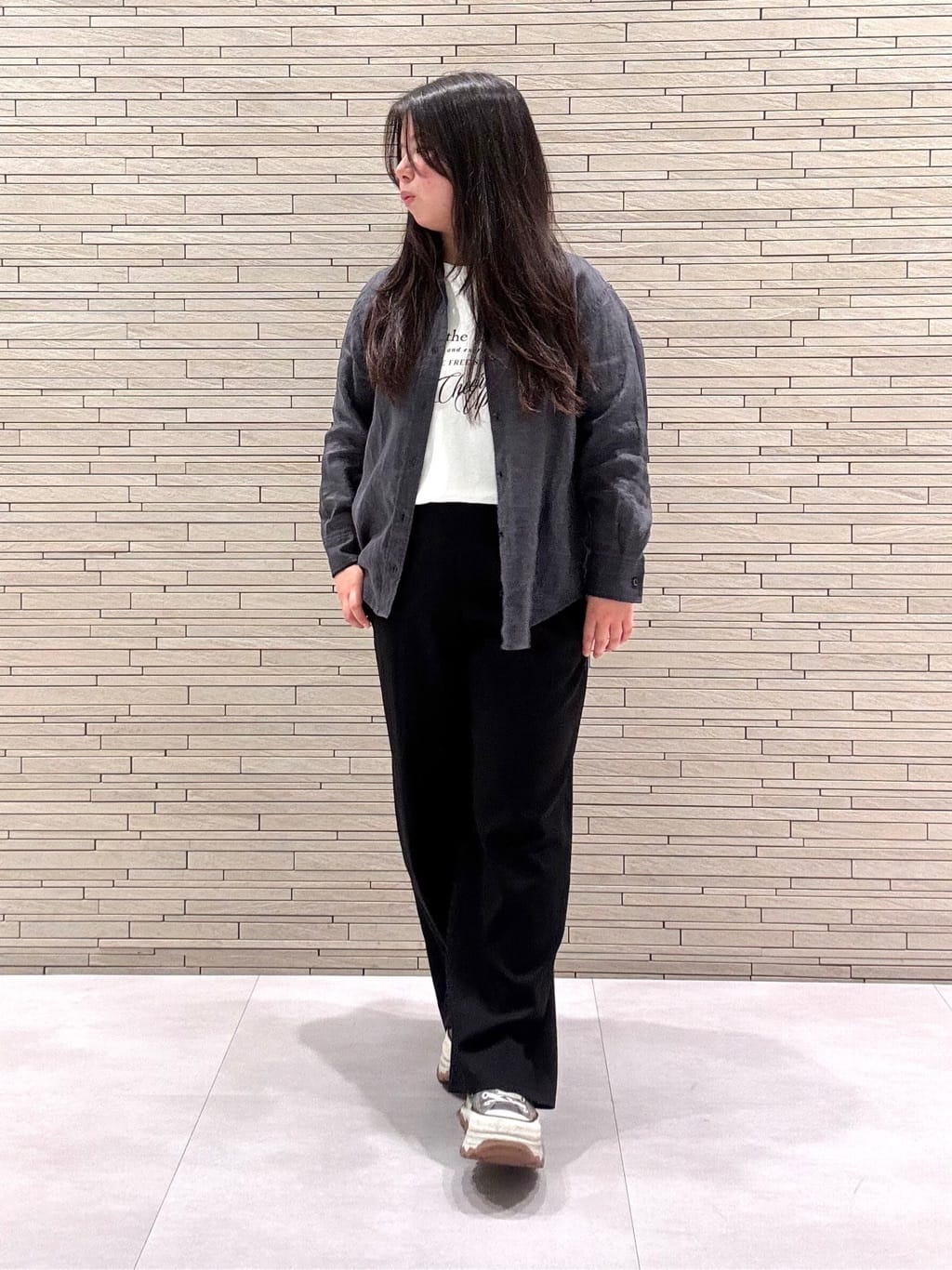 MEGUMIさんの「INDIVI｜【褒められパンツ／洗える／ウエストゴム】ワイドタックパンツ」を使ったコーディネート
