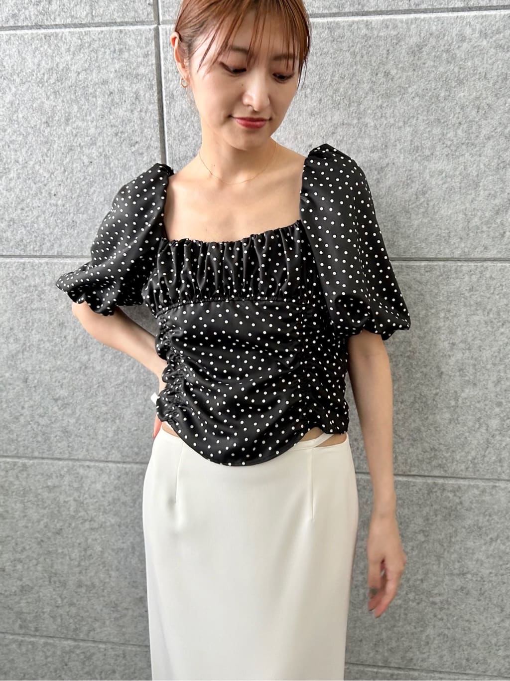 harunaさんの「CODE A｜polka dot blouse」を使ったコーディネート