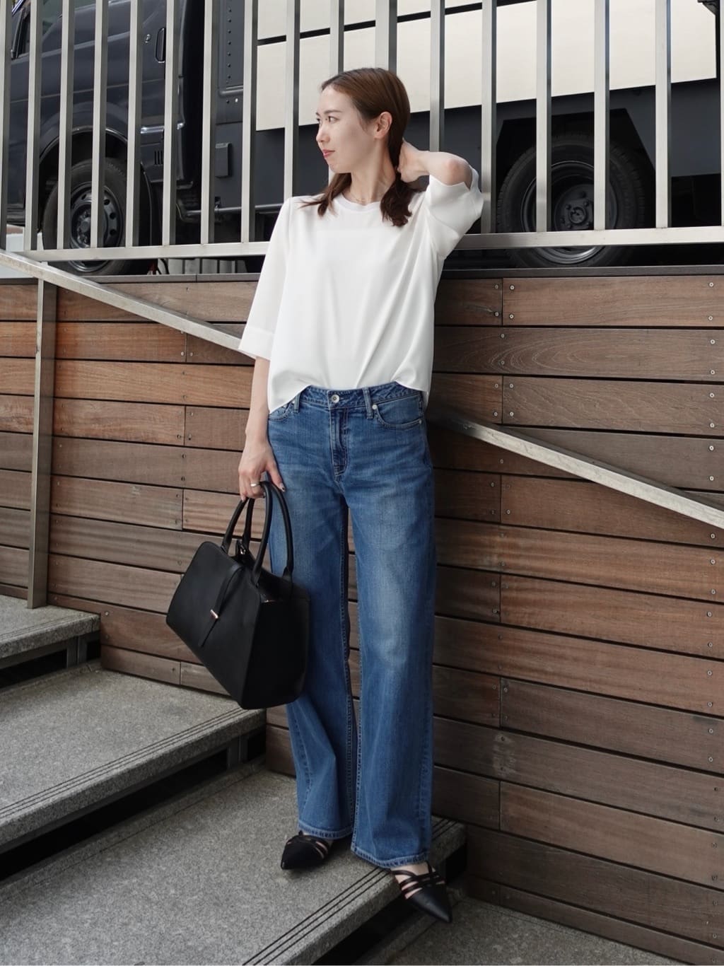mitsukiさんの「INDIVI｜【褒められデニム】ワイドストレート デニムパンツ」を使ったコーディネート