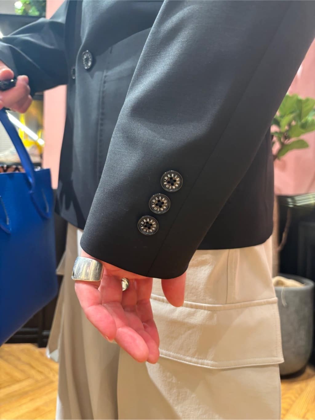 kaminaga さんの「DRESSTERIOR｜◆【セットアップ可】2WAYストレッチ ワイドカーゴパンツ」を使ったコーディネート