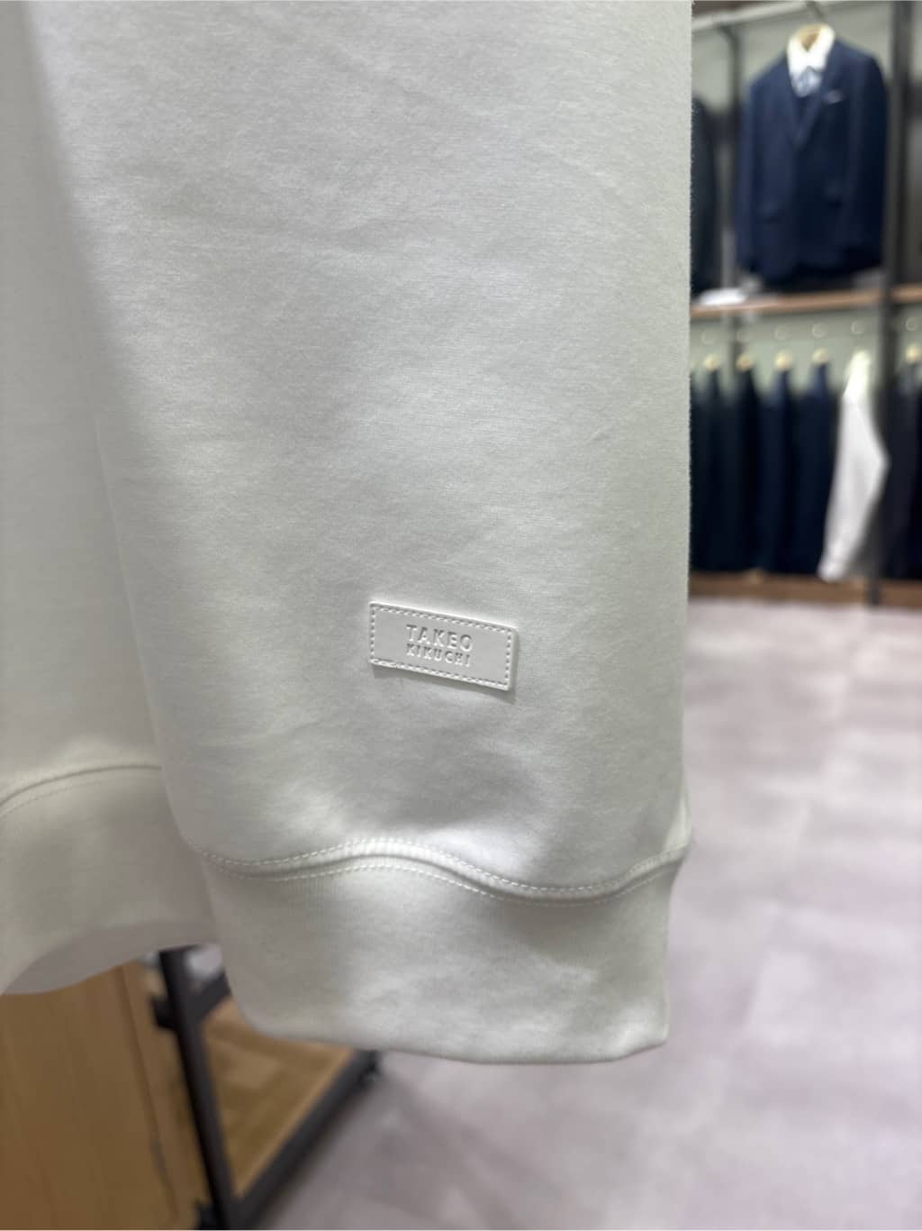 よぴさんの「TAKEO KIKUCHI｜【抗菌防臭／5サイズ展開】ハイゲージポンチ Tシャツ」を使ったコーディネート