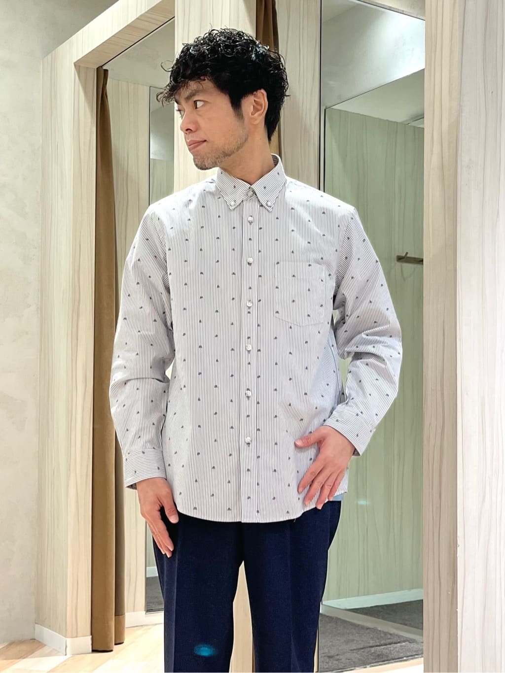 URAさんの「TAKEO KIKUCHI｜ハットモチーフ ジャカード ストライプ シャツ」を使ったコーディネート