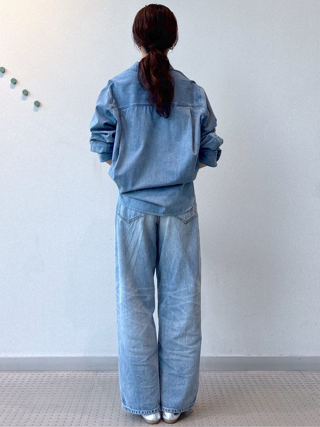 saitoさんの「DRESSTERIOR｜ヴィンテージ加工ワイドデニムパンツ」を使ったコーディネート