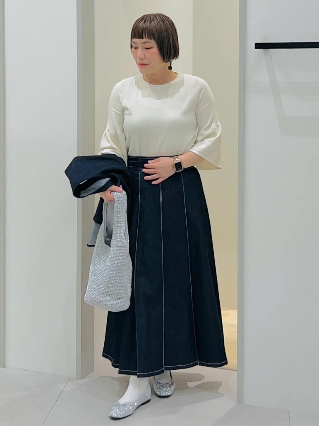 タナさんの「THE SHOP TK｜シーズンレスで使える デニムタックスカート/洗える」を使ったコーディネート